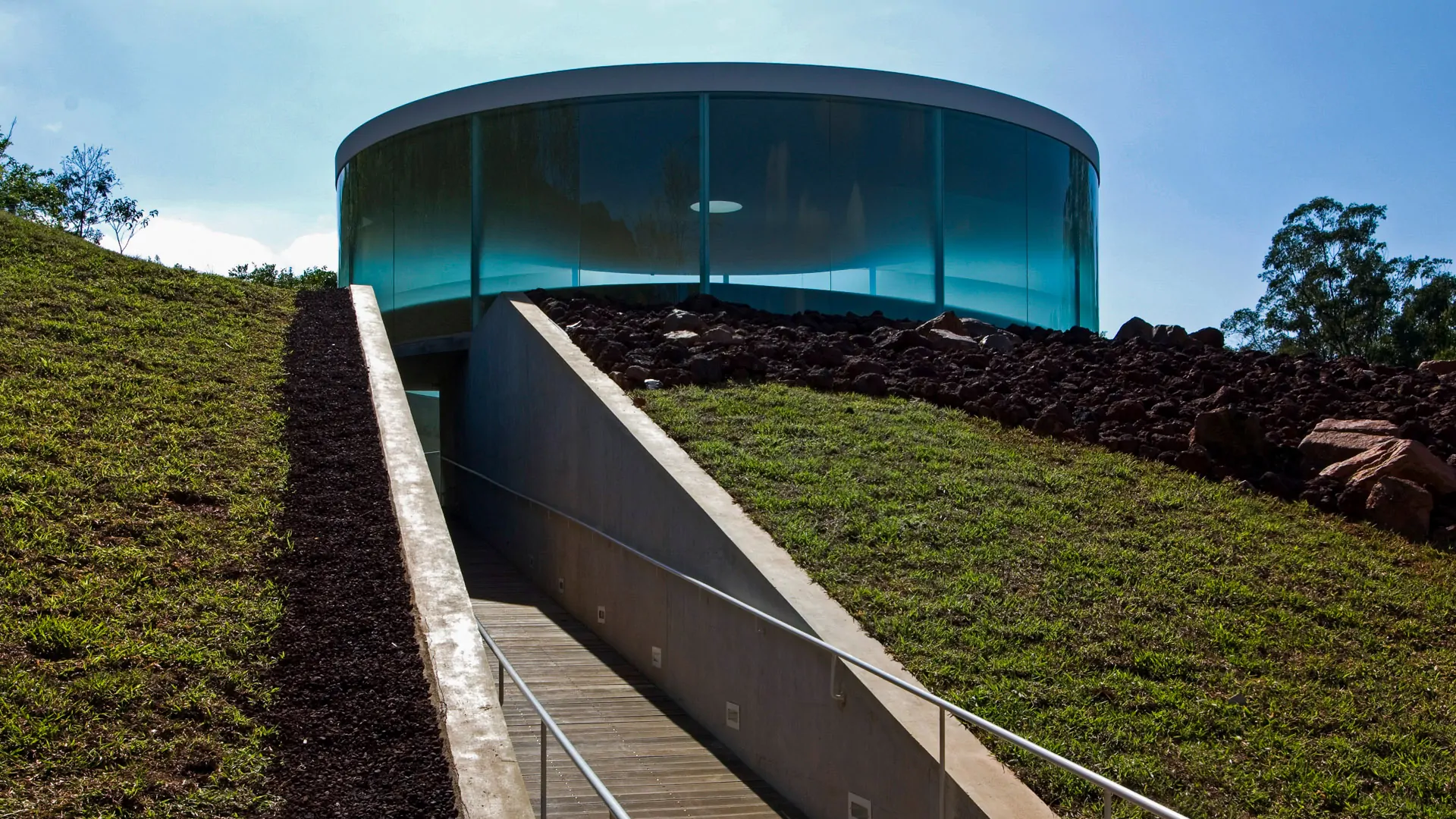 Doug Aitken, Sonic Pavilion exterior at Instituto Inhotim